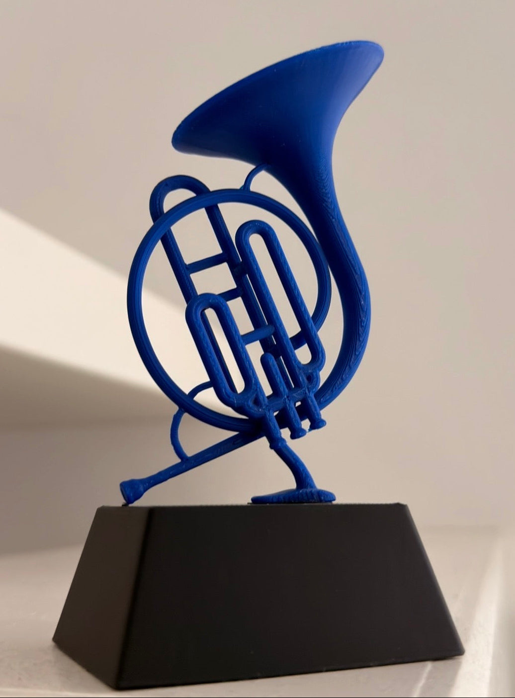How I Met Your Mother - Blue French Horn con Base