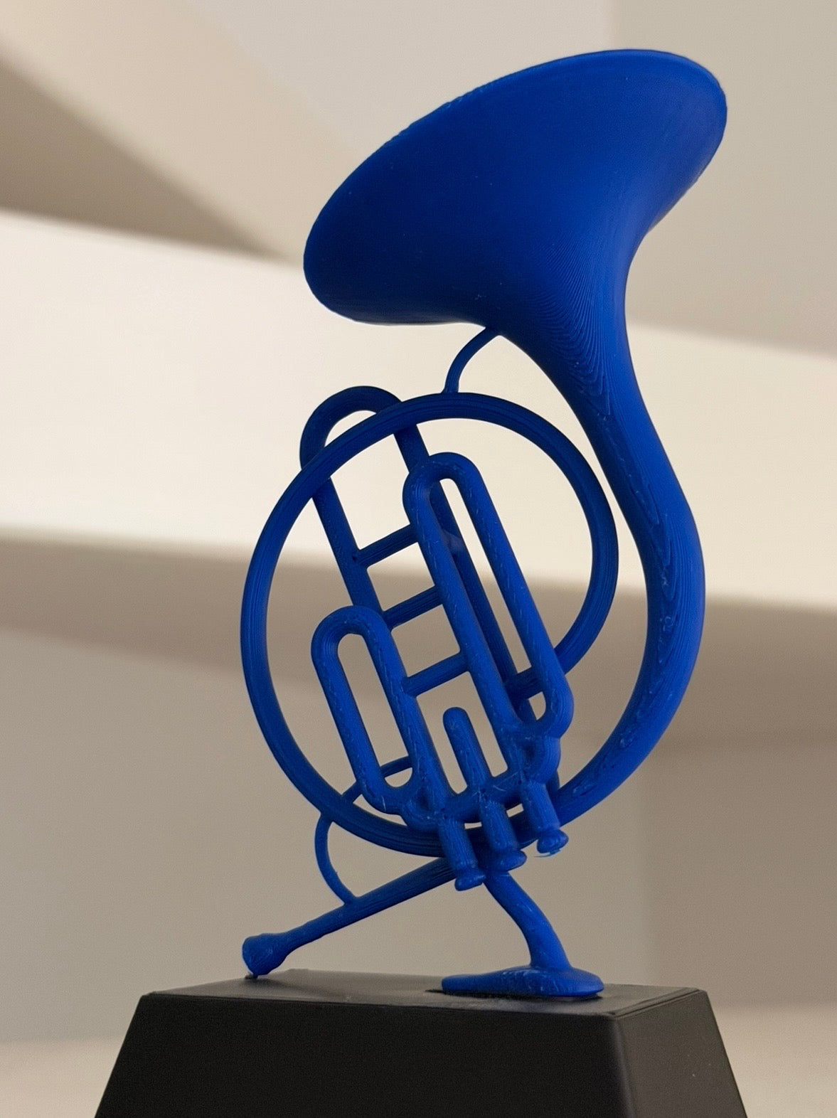 How I Met Your Mother - Blue French Horn con Base