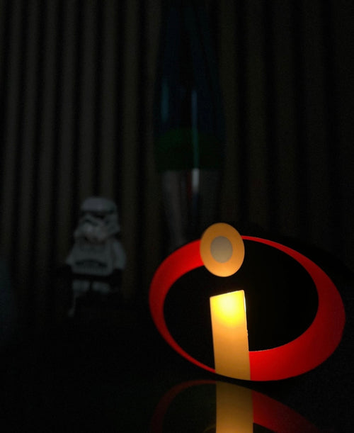 Disney Pixar Les Indestructibles - Lampe RGB à piles avec télécommande