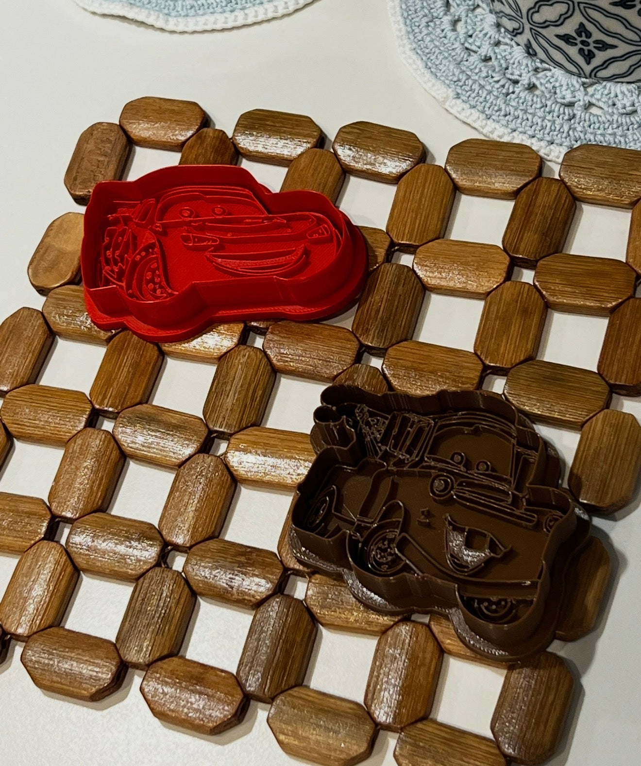 Disney Pixar - Cars - Set di 2 formine per biscotti - Saetta e Carl Attrezzi